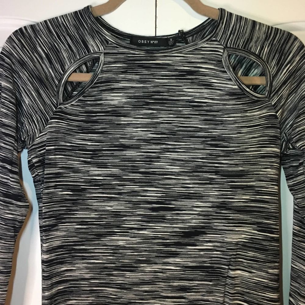 Obey Top - Picture 5 of 12